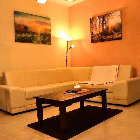 Old Town Bratislava 1Bdr Private Parking Apartment Ngoại thất bức ảnh