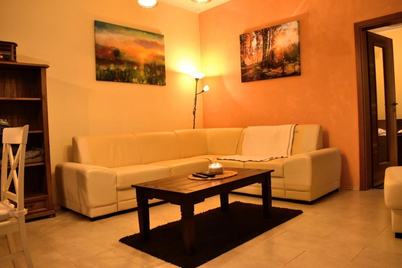 Old Town Bratislava 1Bdr Private Parking Apartment Ngoại thất bức ảnh